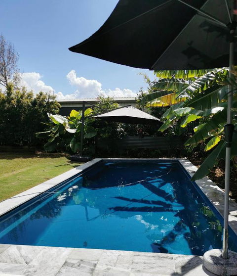 OXLEY Mineral Pool & Private Home SuburbanSTAY - Accommodation Main Beach 1