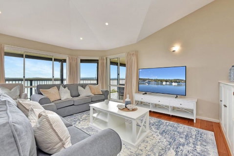 Overlook Nook - The Best Views In The Area - Accommodation Main Beach 3
