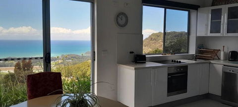 ON TOP Of THE WORLD Garden Studio - Accommodation Main Beach 3