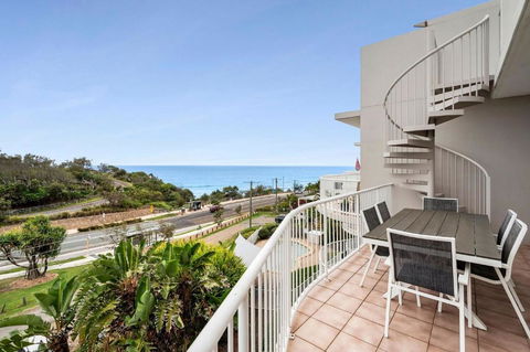 Ocean View Unit With Private Rooftop - Accommodation Main Beach 2