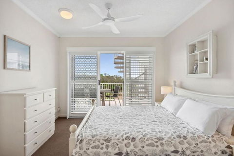 Ocean View Unit With Private Rooftop - Accommodation Main Beach 1