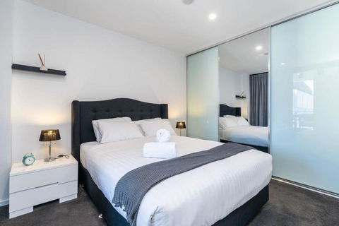 Park Avenue Apt In The Heart Of The City - Accommodation Main Beach 0