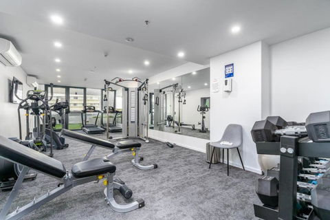 Park Avenue Apt In The Heart Of The City - Accommodation Main Beach 1