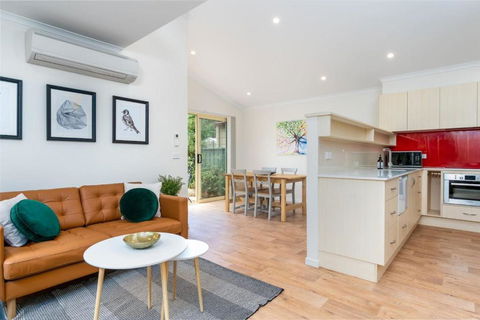 Peaceful 1BR Courtyard Unit In Quiet Dickson - Accommodation Main Beach 2