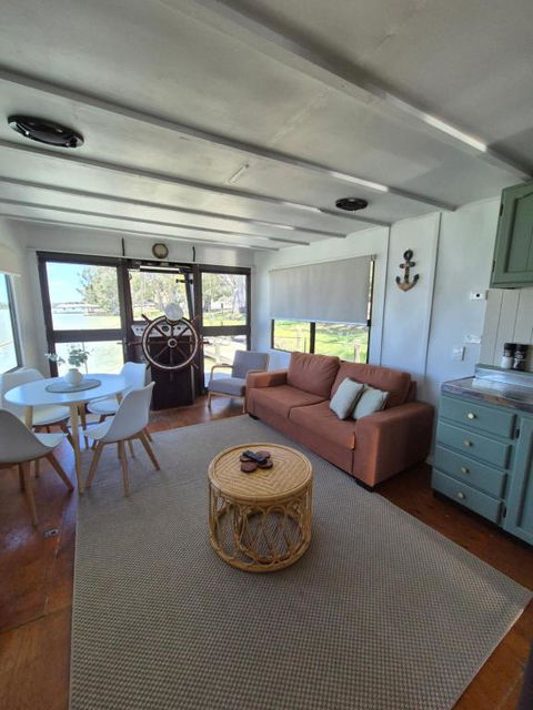 Paddle Wheeler Lilian - Accommodation Main Beach 0