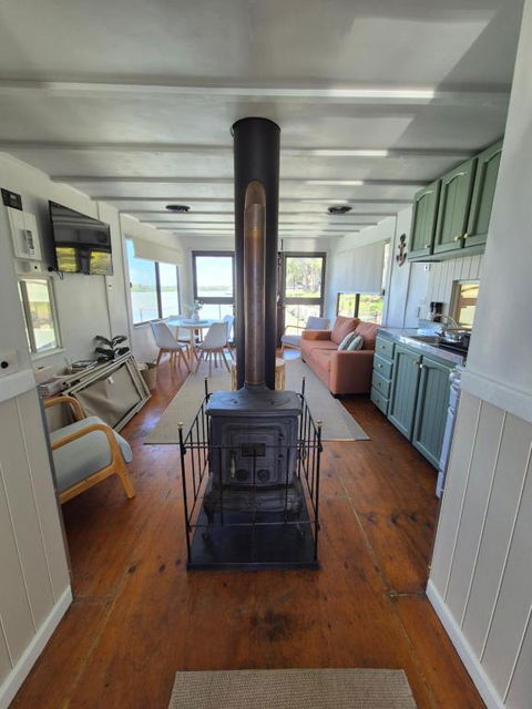 Paddle Wheeler Lilian - Accommodation Main Beach 2