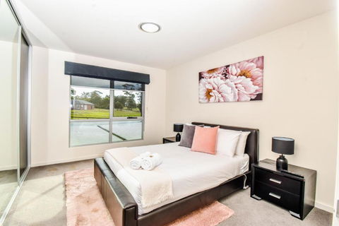 Paradise Point - Entire Home In Clarence Point, Tasmania Australia, 10 Guests 7 Bedrooms 7 Beds 3 Baths - Accommodation Main Beach 1