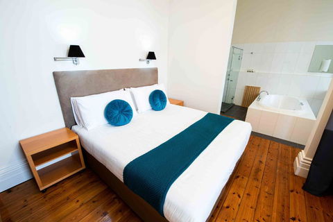 Park Hotel - Accommodation Main Beach 2