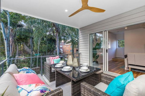 Park Avenue Townhouse Retreat Brisbane Sleeps 10 - Accommodation Main Beach 2