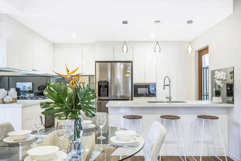 Park Avenue Townhouse Retreat Brisbane Sleeps 10 - Accommodation Main Beach 1