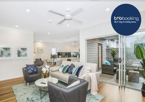Park Avenue Townhouse Retreat Brisbane Sleeps 10 - Accommodation Main Beach 0