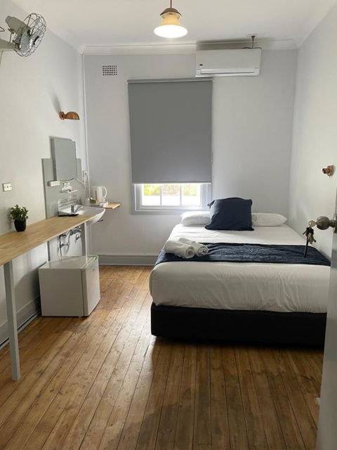 Parkes Hotel - Accommodation Main Beach 3