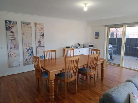 Parkway Place B&B - Accommodation Main Beach 3