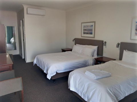 Pastoral Hotel Motel - Accommodation Main Beach 1