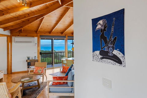 Peace & Plenty - Accommodation Main Beach 2