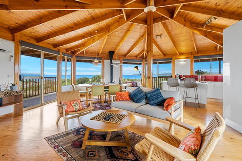 Peace & Plenty - Accommodation Main Beach 3