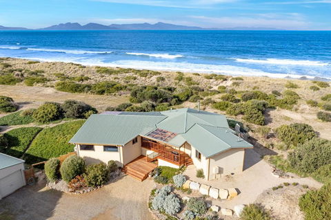 Peace & Plenty - Accommodation Main Beach 0
