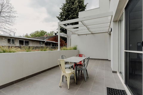Peaceful 1-Bed Apartment Close To Lonsdale St - Accommodation Main Beach 3