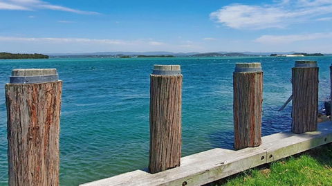 Pelican Lake Retreat - Accommodation Main Beach 2