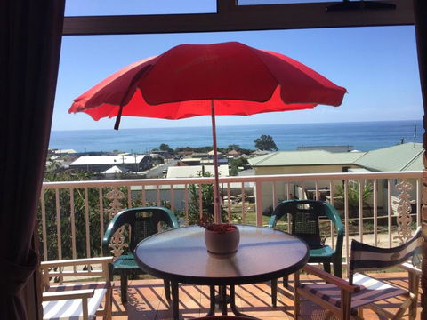 Penguin Seaside Homestay - Accommodation Main Beach 0