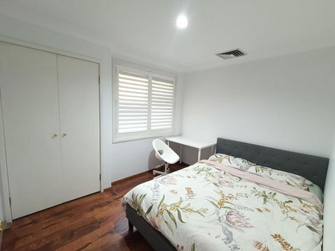 Peaceful Room In Modern And Spacious Baulkham Hills Home - BH2 - Accommodation Main Beach 1