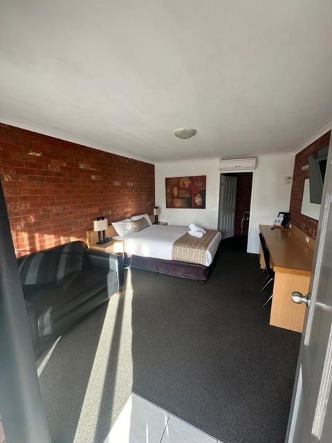 Pevensey Motor Lodge - Accommodation Main Beach 2