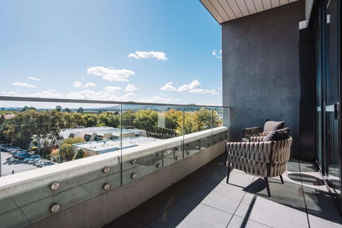 Perfect Located 1-Bed With Great Views & Parking - Accommodation Main Beach 1