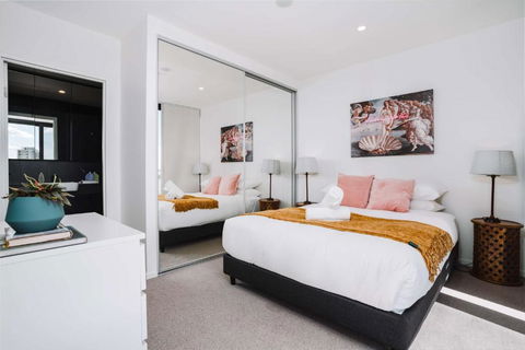 Perfect Located 1-Bed With Great Views & Parking - Accommodation Main Beach 3