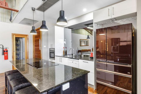 Platinum Precinct - The Apartment - Accommodation Main Beach 0