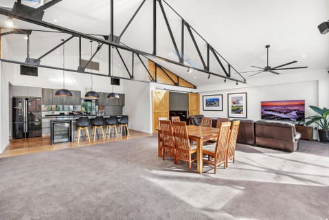Platinum Precinct - The Penthouse - Accommodation Main Beach 3