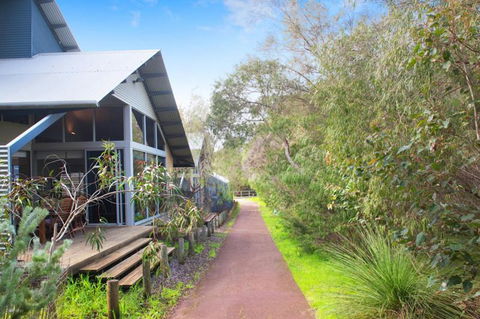 PEPPY TREE HOUSE - Accommodation Main Beach 1