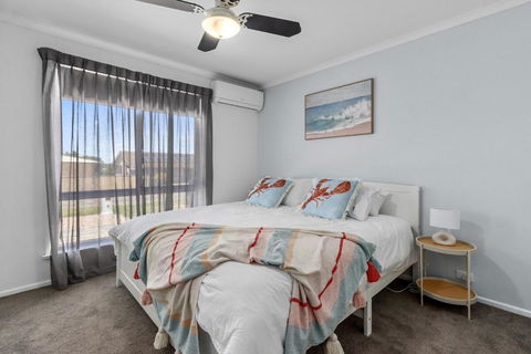 Percys Beach House Moonta Bay - Accommodation Main Beach 3