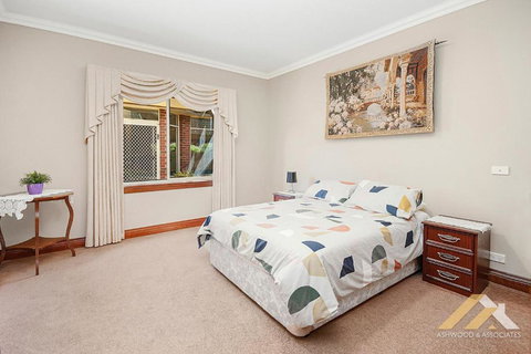 Perfect Entertainer-s Home With Pool - Accommodation Main Beach 1