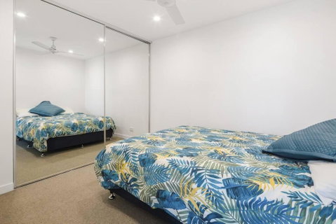 Perfect Haven In Spring Hill 2B1B And Parking - Accommodation Main Beach 3
