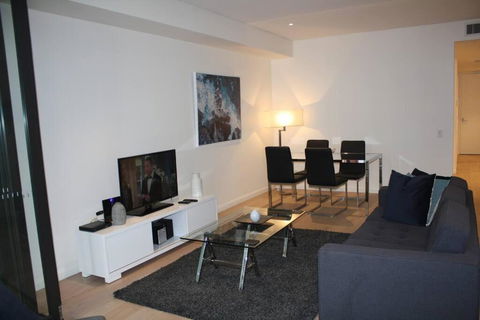 Perfect Large One Bedroom Plus Study - ALB09518 - Accommodation Main Beach 0