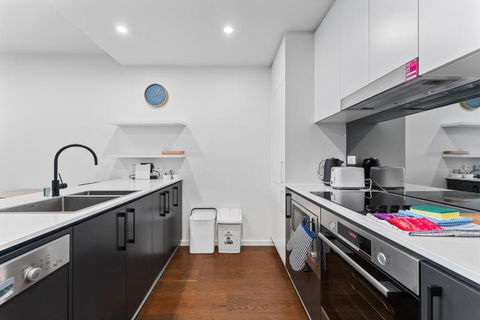 Perfect Location 1-Bed With Balcony, BBQ & Parking - Accommodation Main Beach 1