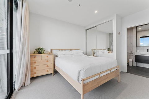 Perfect Location 1-Bed With Balcony, BBQ & Parking - Accommodation Main Beach 2