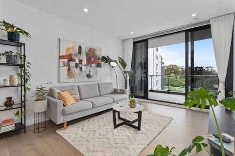 Perfect Location With 5 Star Amenities - Accommodation Main Beach 0