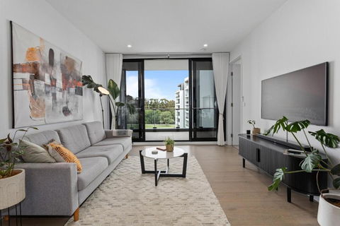 Perfect Location With 5 Star Amenities - Accommodation Main Beach 1