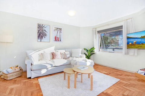 Perfect Manly Retreat, In The Heart Of Manly, Family & Couple Friendly Apartment With CAR SPOT - Accommodation Main Beach 2