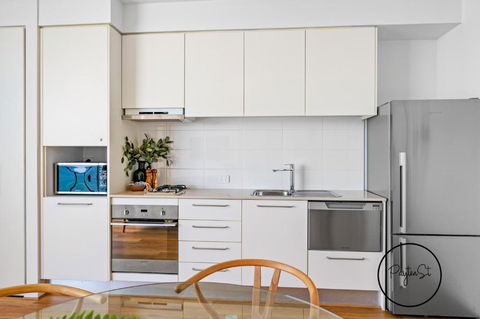 Perfect Penthouse - WiFi Included - Accommodation Main Beach 3