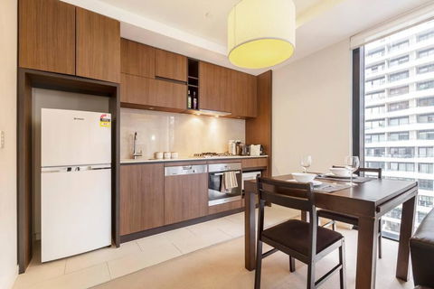 Perfect Position - Accommodation Main Beach 2