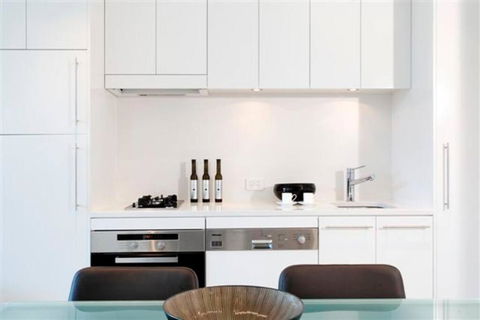Perfectly Located Crows Nest Apartment C404 - Accommodation Main Beach 0