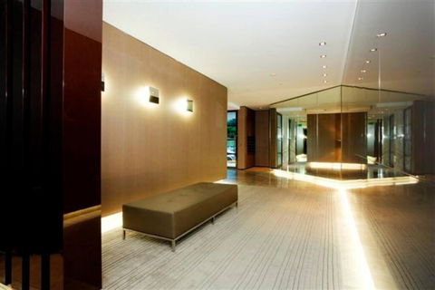 Perfectly Located Crows Nest Apartment C404 - Accommodation Main Beach 3