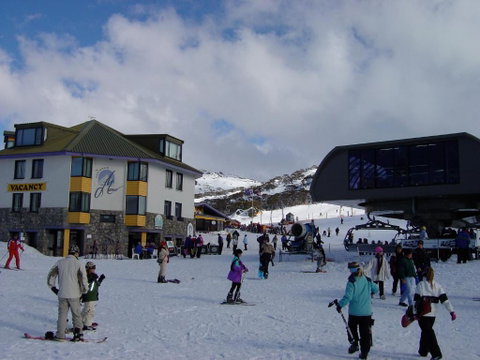 Perisher Manor Hotel - Accommodation Main Beach 2
