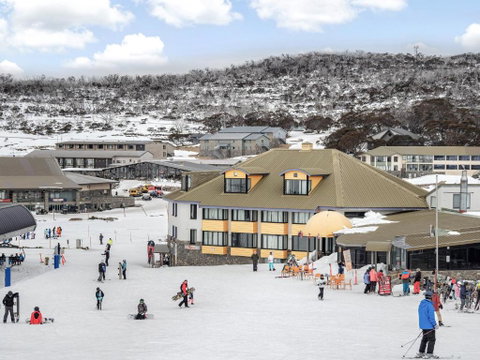 Perisher Manor Hotel - Accommodation Main Beach 1