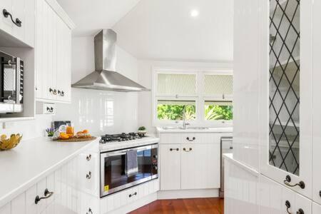 Pet Friendly Family Home In Brisbane - Relocations And Family Stays - Fast Internet - Parking - Netflix - Accommodation Main Beach 3