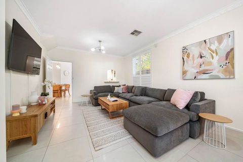 Petal And Bloom - 3BR Family CBD - Accommodation Main Beach 3