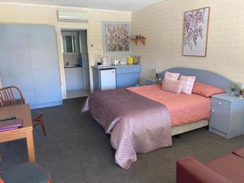 Peterborough Motel - Accommodation Main Beach 1