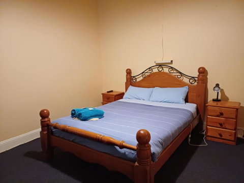 PETERBOROUGH HOTEL - Accommodation Main Beach 3